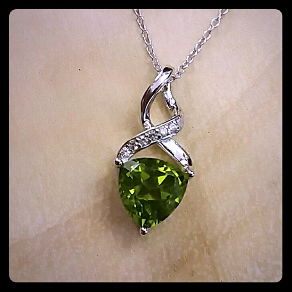 4 CARAT PERIDOT  NECKLACE - Picture 2 of 8